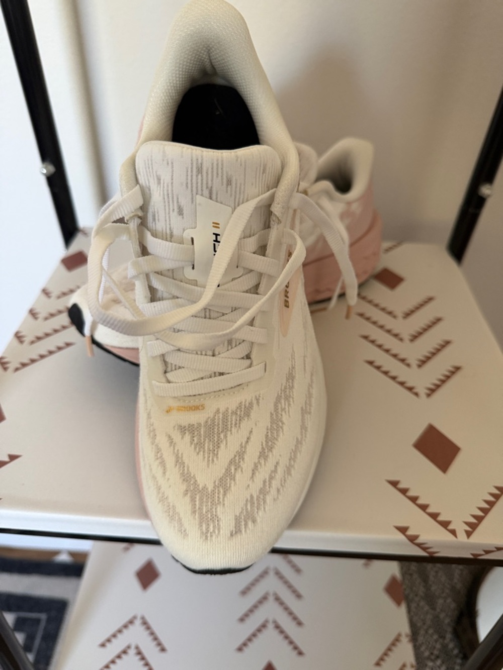 Brooks Women's Launch 8 Running Shoes - White and Light Pink - Picture 2 of 3